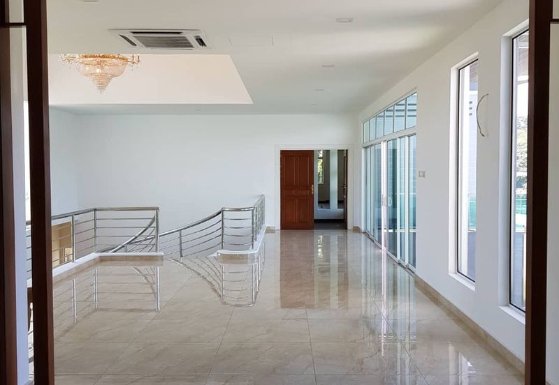 Kenny Hills 2 1/2 - Storey Luxury Bungalow for Sale 