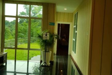 Kenny Hills 2 1/2 - Storey Luxury Bungalow for Sale 