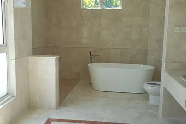 Kenny Hills 2 1/2 - Storey Luxury Bungalow for Sale 