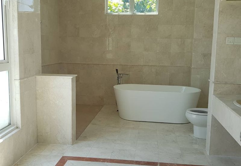 Kenny Hills 2 1/2 - Storey Luxury Bungalow for Sale 