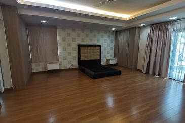 Bandar Utama 2.5 Storey Linked House for Sale