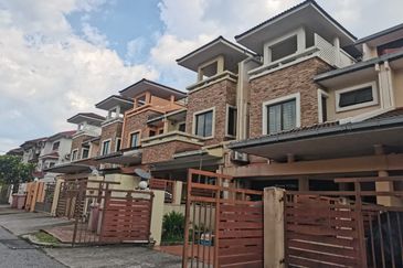 Bandar Utama 2.5 Storey Linked House for Sale