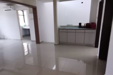 Bandar Utama 2.5 Storey Linked House for Sale