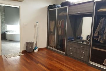 Emerald East 3.5 Storey Bungalow for Sale (with Private Lift)