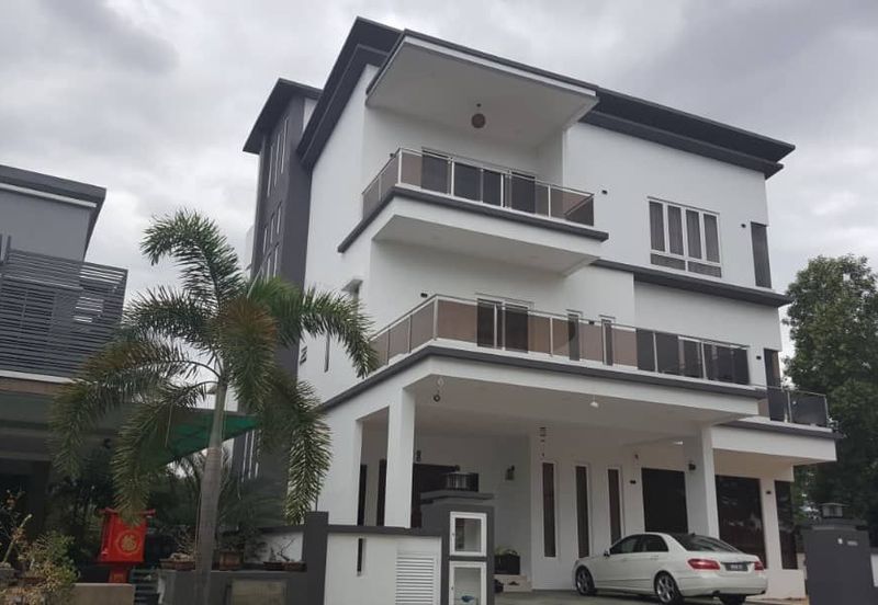 Emerald East 3.5 Storey Bungalow for Sale (with Private Lift)