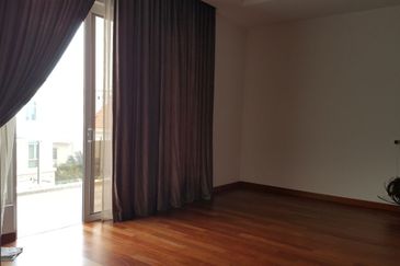 Emerald East 3.5 Storey Bungalow for Sale (with Private Lift)