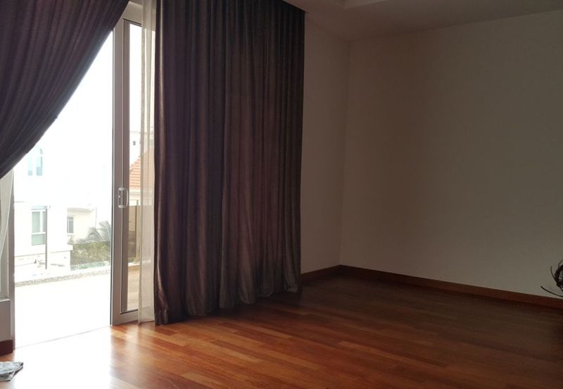 Emerald East 3.5 Storey Bungalow for Sale (with Private Lift)