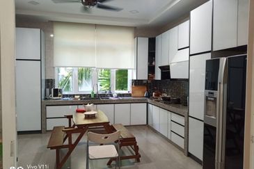 Emerald East 3.5 Storey Bungalow for Sale (with Private Lift)