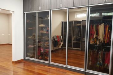 Emerald East 3.5 Storey Bungalow for Sale (with Private Lift)