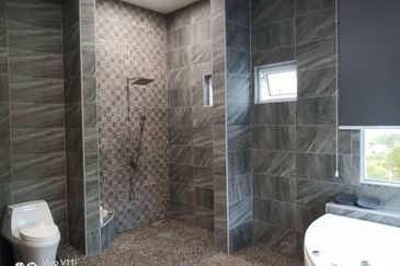 Emerald East 3.5 Storey Bungalow for Sale (with Private Lift)