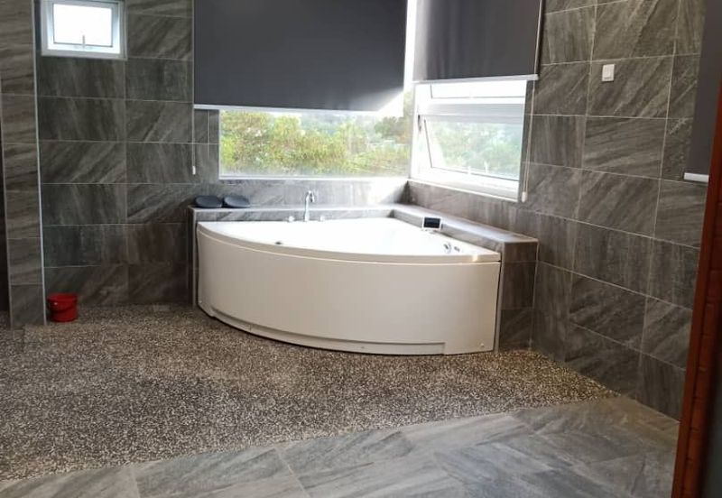 Emerald East 3.5 Storey Bungalow for Sale (with Private Lift)