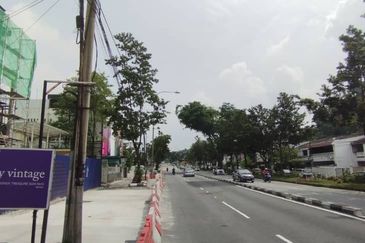 Jalan Maarof