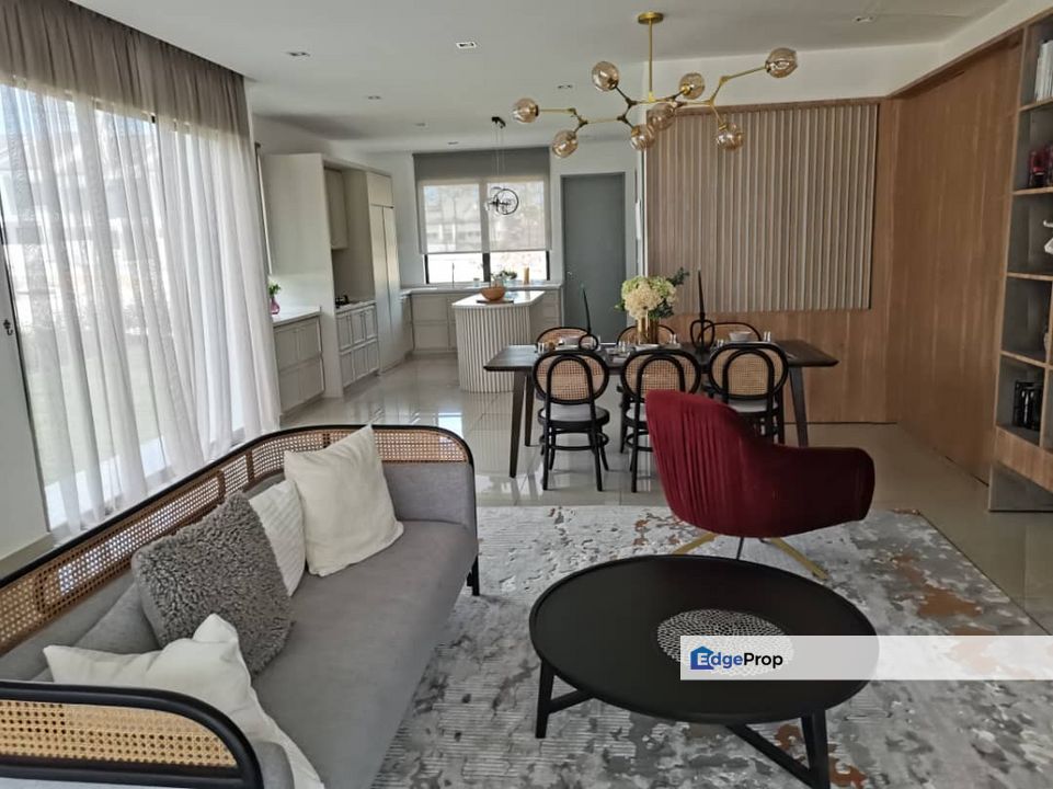 Kajang Freehold 2 Storey Superlink 22x80 (Free Solar Panel), Selangor, Bangi