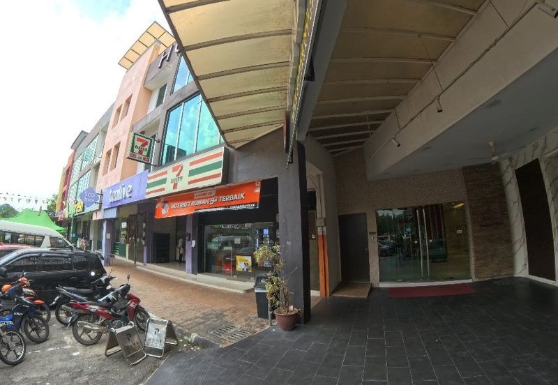  Dengkil Centre Point 3-Storey shop for sale 