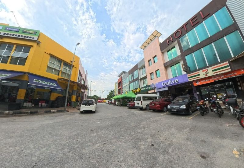 Dengkil Centre Point 3-Storey shop for sale 