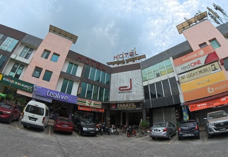  Dengkil Centre Point 3-Storey shop for sale 