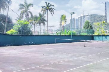 Strategic location 10 minutes from KL. High potential for commercial.