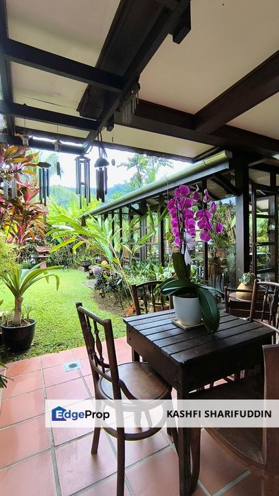 A Lovely Tropical Bungalow with Beautiful Garden & Sunroom, Selangor, Ampang