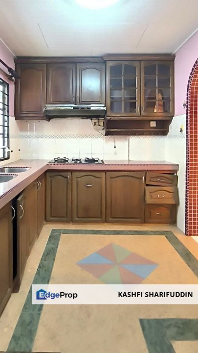 Terrace House, Bukit Indah, Ampang. Extended kitchen & large dining. Non bumi unit., Selangor, Ampang