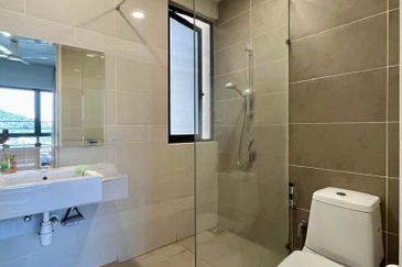 16 Quartz Melawati Condominium