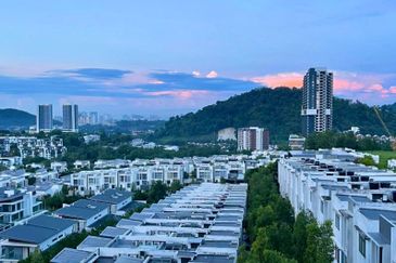 16 Quartz Melawati Condominium