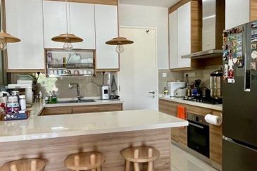 16 Quartz Melawati Condominium