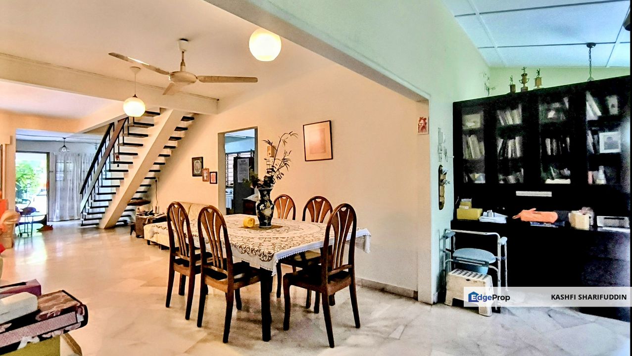 Freehold Bungalow with Beautiful Garden and Large Bedroom Below, Selangor, Ampang