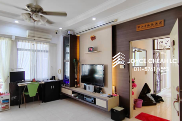 Coastal Tower, Ratu Mutiara