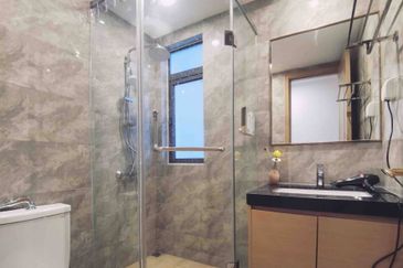 Freehold Semi-D 1189sqft | Free Partially Furnished | Walk To MRT