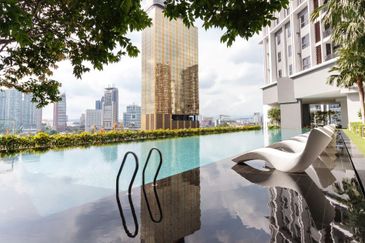 200M Walk To MRT|350k 2Room2Bath Partially Furnished