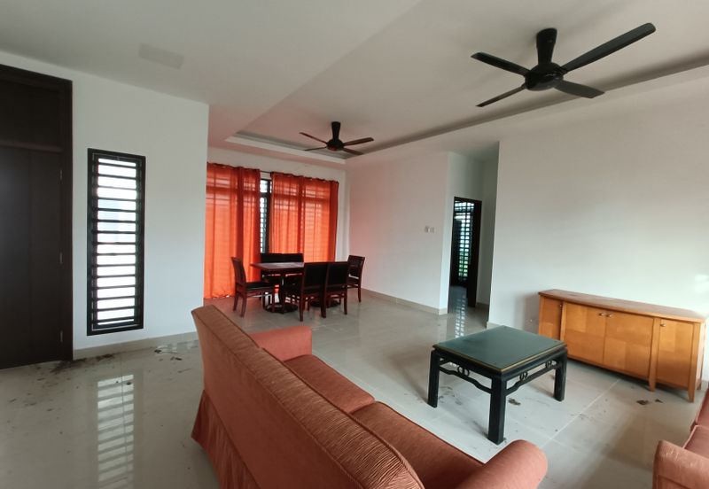 Semi Detached Berhampiran Laut