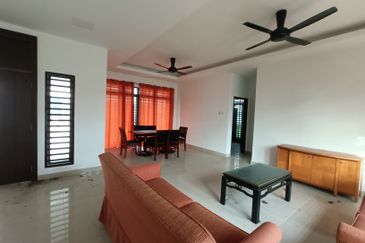 Semi Detached Berhampiran Laut