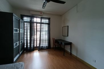 Semi Detached Berhampiran Laut