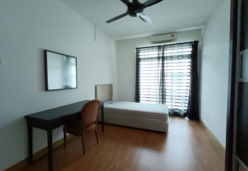 Semi Detached Berhampiran Laut