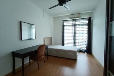 Semi Detached Berhampiran Laut