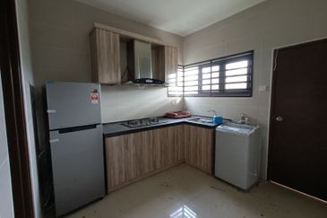 Semi Detached Berhampiran Laut