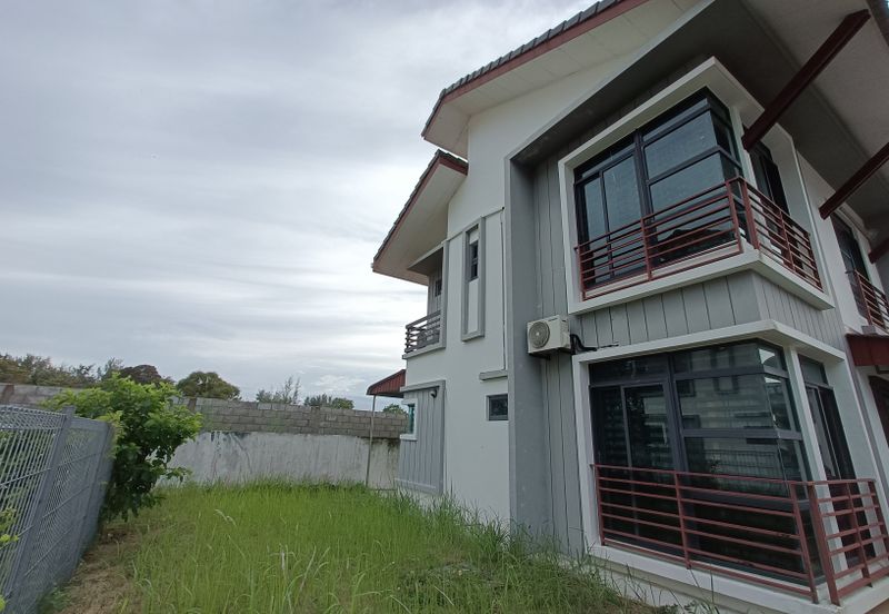 Semi Detached Berhampiran Laut