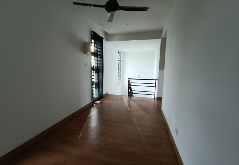 Semi Detached Berhampiran Laut