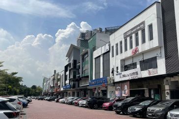 Pusat Perdagangan Danga Utama