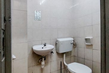 Below Market Value Shop Apartment @ Seksyen 15, Shah Alam