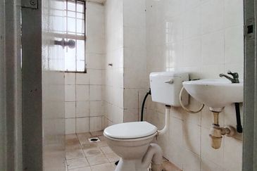 Below Market Value Shop Apartment @ Seksyen 15, Shah Alam