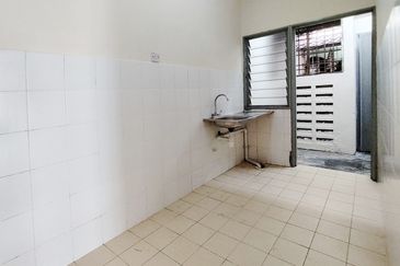 Below Market Value Shop Apartment @ Seksyen 15, Shah Alam