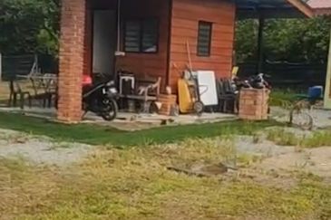 Tanah Pertanian Berserta Sebuah Rumah Di Sepang