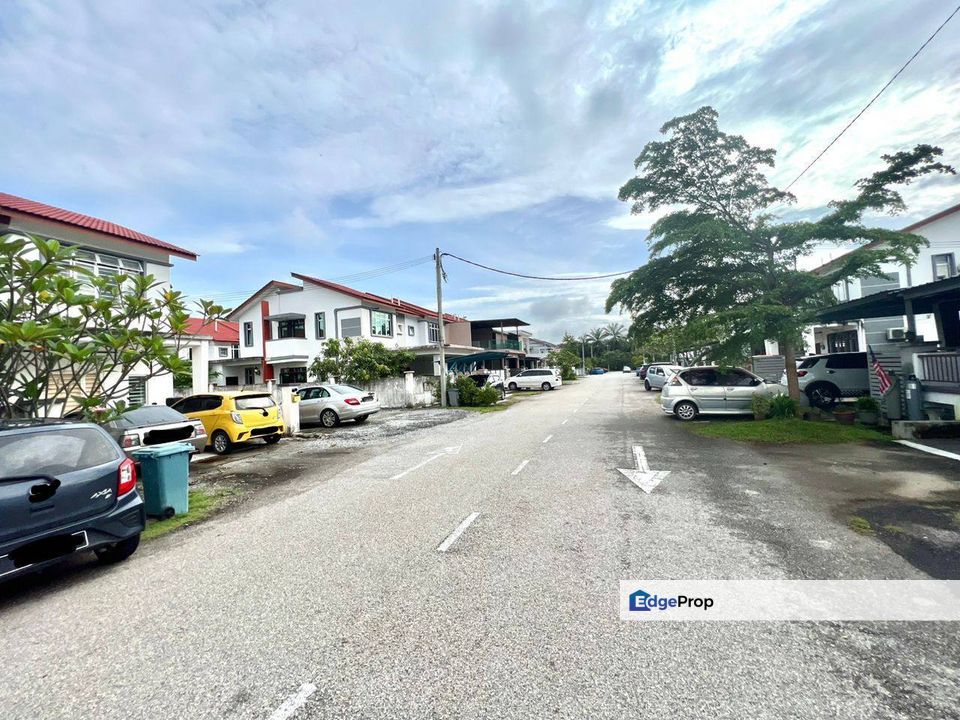 END LOT EXTRA TANAH Double Storey House Taman Warisan Putra Jenderam Hilir Dengkil, Selangor, Dengkil