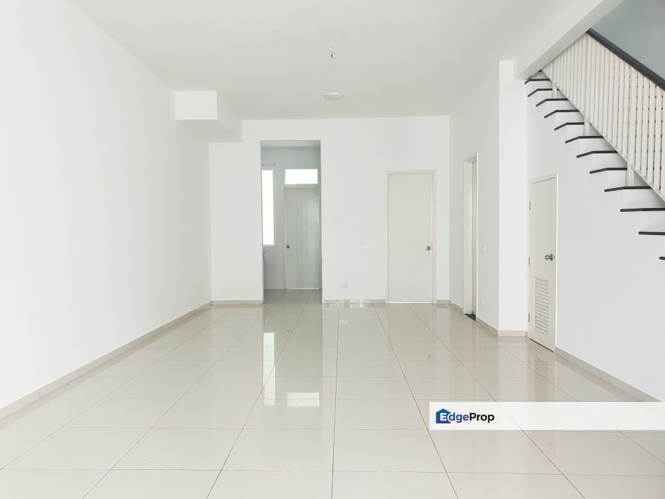 FREEHOLD LIKE NEW 2 Storey Terrace Merrydale Eco Majestic Semenyih, Selangor, Semenyih