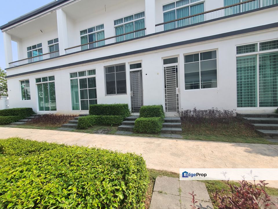FREEHOLD LIKE NEW 2 Storey Terrace Merrydale Eco Majestic Semenyih, Selangor, Semenyih