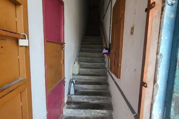 RUMAH KEDAI 2 Tingkat Taman Sri Intan Seksyen 7 Bangi