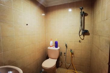 RENOVATED FULLY EXTENDED Rumah Teres Setingkat 20x80sft Petaling Jaya