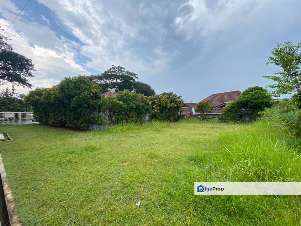 HUGE LAND Double Storey Semi D Desa  Pinggiran Putra, Selangor, Kajang