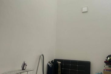 RENOVATED Double Storey Terrace Camelia Residence Semenyih 